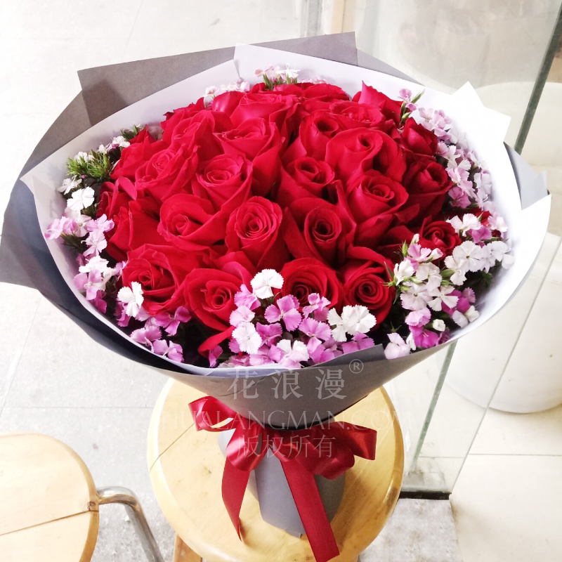 送媽媽玫瑰花好嗎？送母親什么顏色的玫瑰花